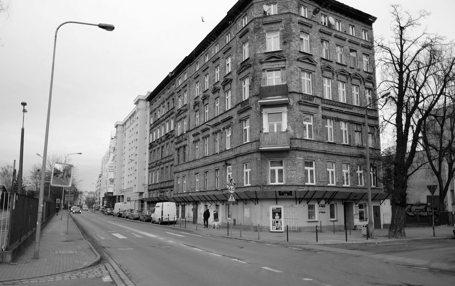 Plakat informujący o 40. Tarnowskiej Nagrodzie Filmowej z motywami kina i muzyki